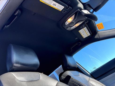 Used 2024 Jeep Compass Limited image 29