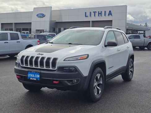 Used 2018 Jeep Cherokee Trailhawk image 1