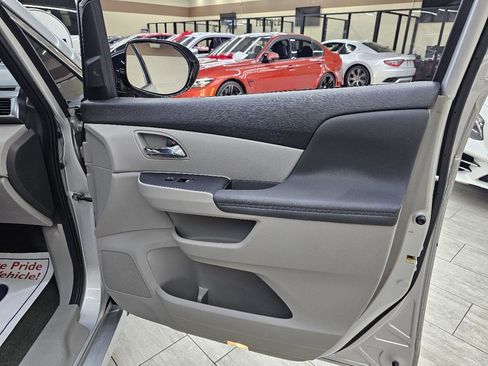 Used 2015 Honda Odyssey Touring image 41
