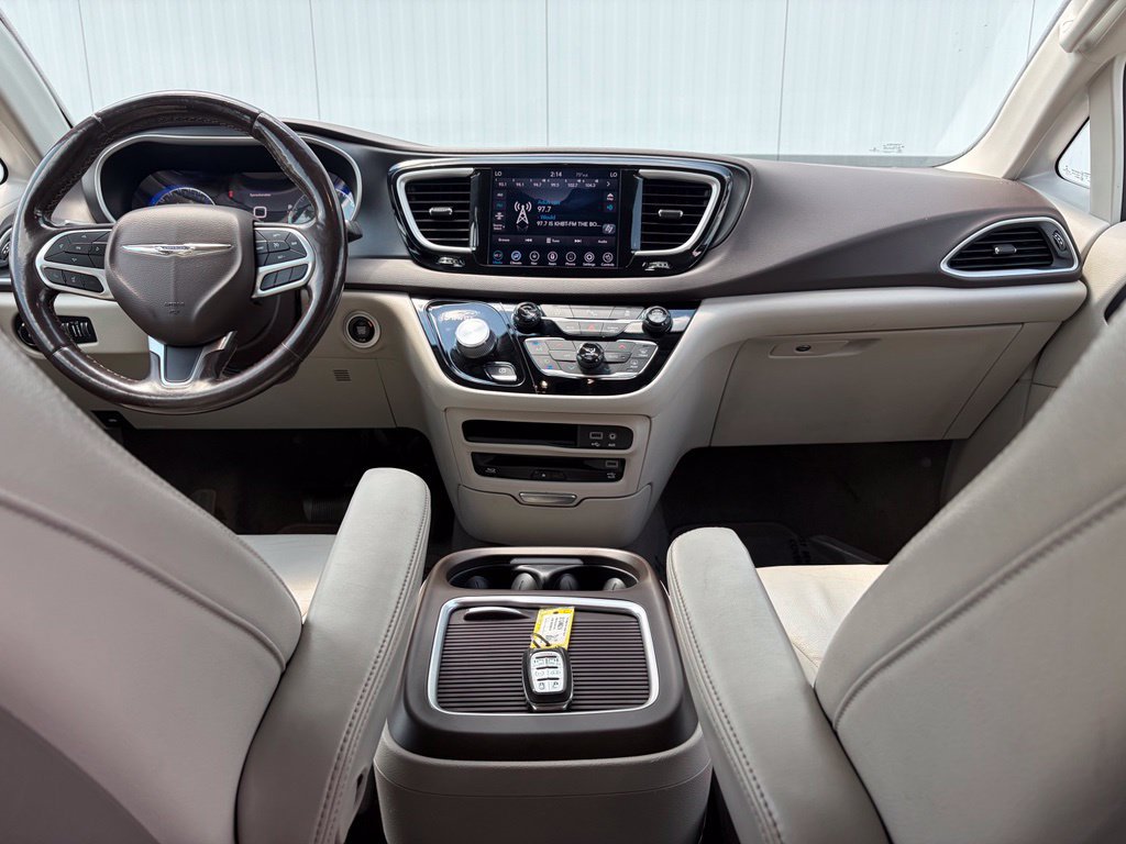 Used 2020 Chrysler Pacifica Touring-L Plus FWD image 33