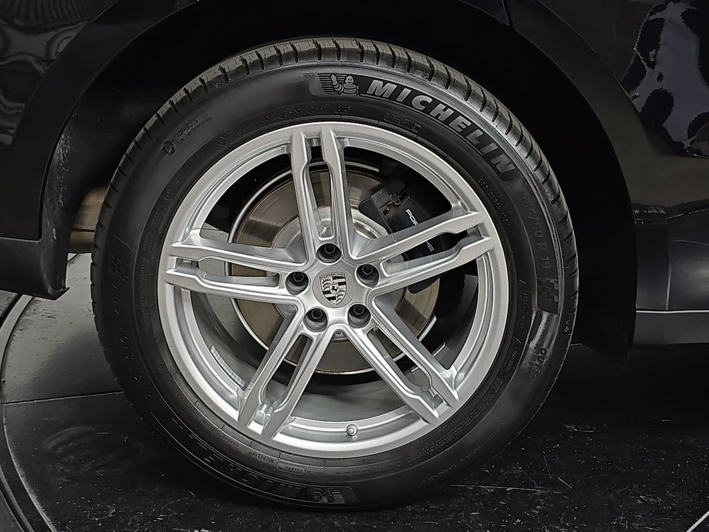 Certified 2026 Porsche Macan AWD/4WD image 29
