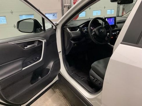 Used 2025 Toyota RAV4 XLE image 9