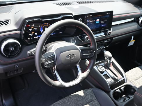 Used 2025 Chevrolet Colorado Z71 w/ Technology Package image 18