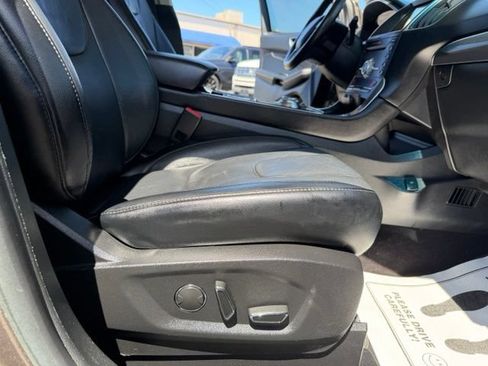 Used 2019 Ford Edge Titanium FWD image 43