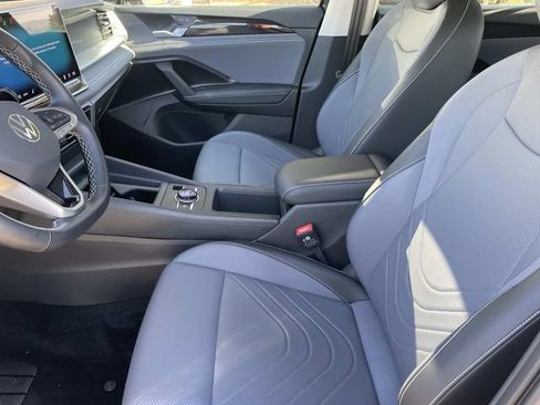 Used 2025 Volkswagen Tiguan SE image 20