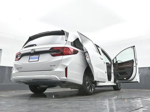 Used 2025 Honda Odyssey Elite image 43