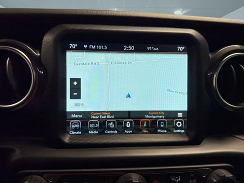 Used 2022 Jeep Wrangler Unlimited Sahara AWD/4WD image 19