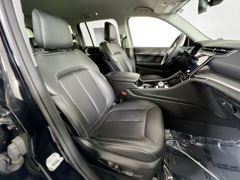 Used 2023 Jeep Grand Cherokee Limited image 26