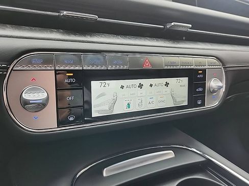 Used 2024 Genesis G90 3.5T AWD/4WD image 22
