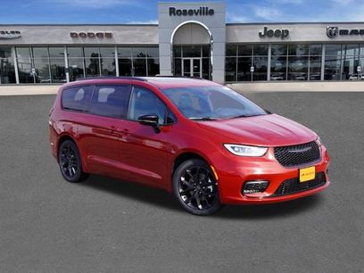 New 2026 Chrysler Pacifica Limited w/ S Appearance Package