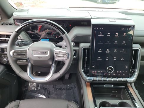 New 2026 GMC Yukon XL Denali w/ Denali Reserve Package AWD/4WD image 9