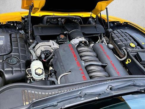 Used 2000 Chevrolet Corvette Coupe w/ Performance Handling Pkg RWD image 11