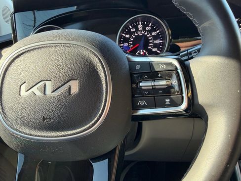 Used 2024 Kia Carnival EX image 34