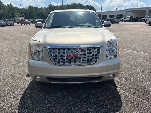 Used 2013 GMC Yukon XL SLT w/ SLT-2 Equipment Package RWD image 2