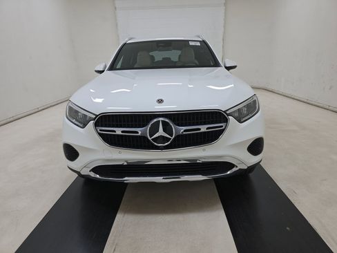 Used 2025 Mercedes-Benz GLC 350e 4MATIC image 2