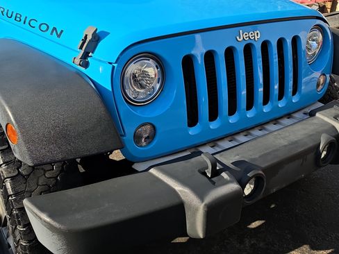 Used 2017 Jeep Wrangler Unlimited Rubicon w/ Cold Weather Group AWD/4WD image 9