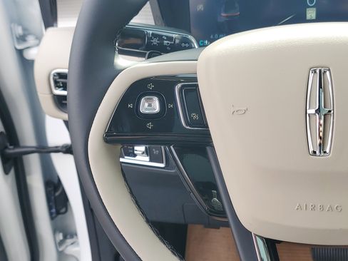 New 2026 Lincoln Corsair Premiere image 18