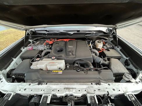 Used 2023 Toyota Sequoia Platinum image 11