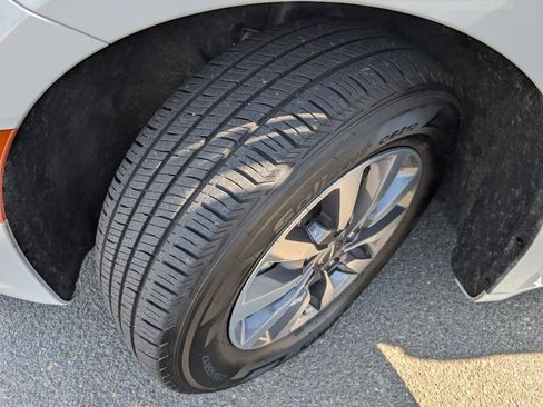 Used 2023 Chrysler Pacifica Limited image 21