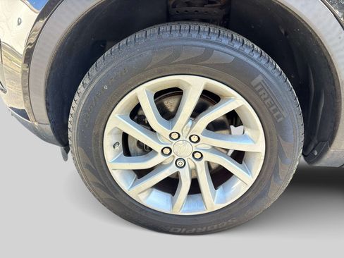 Used 2018 Land Rover Discovery Sport HSE AWD/4WD image 4