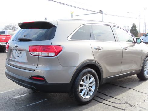 Used 2017 Kia Sorento LX w/ LX Convenience Package image 16