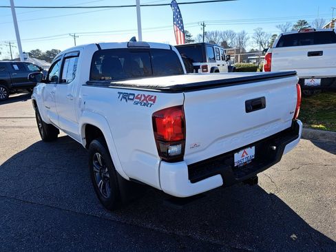 Used 2019 Toyota Tacoma TRD Sport image 10