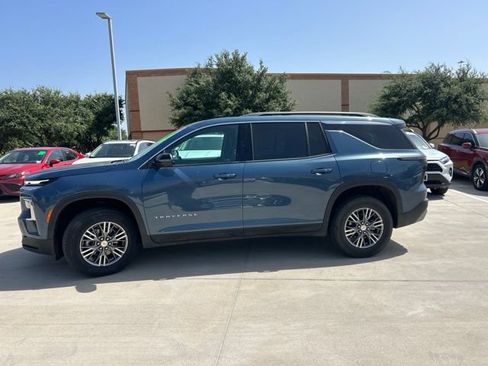 Used 2025 Chevrolet Traverse LT w/ Driver Confidence Package FWD image 5