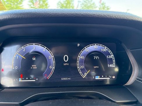 Used 2023 Jeep Grand Cherokee Limited AWD/4WD image 16