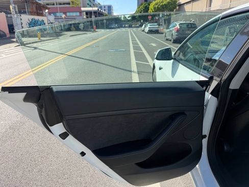 Used 2022 Tesla Model 3 RWD image 9