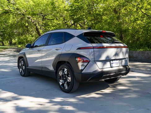 Used 2024 Hyundai Kona SEL w/ Convenience Package image 7