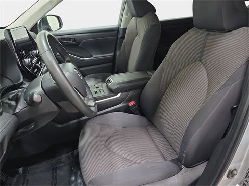 Certified 2024 Toyota Highlander LE image 12