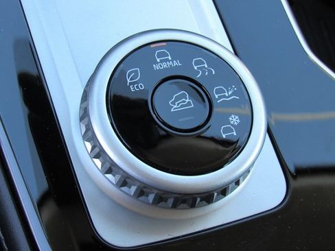 New 2025 Mitsubishi Outlander SE image 20