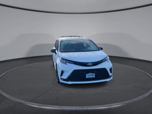 Used 2025 Toyota Sienna XSE w/ XSE Plus Package image 3