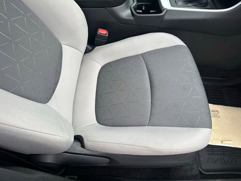 Used 2022 Toyota RAV4 XLE image 18