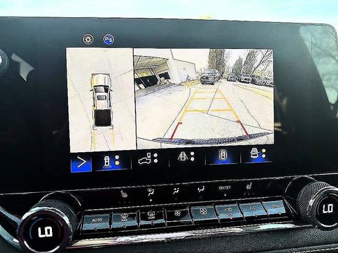 Used 2024 Chevrolet Colorado ZR2 w/ Technology Package image 15