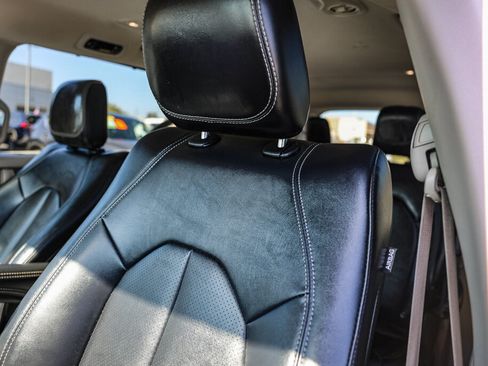 Used 2024 Chrysler Pacifica Touring-L FWD image 17