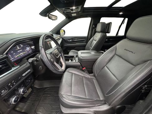 Used 2022 GMC Yukon Denali w/ Denali Premium Package image 10