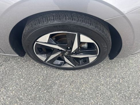 Used 2023 Hyundai Elantra SEL w/ Convenience Package FWD image 10