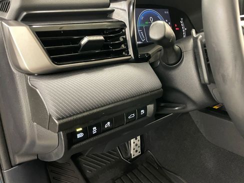 Used 2025 Toyota Camry SE image 22