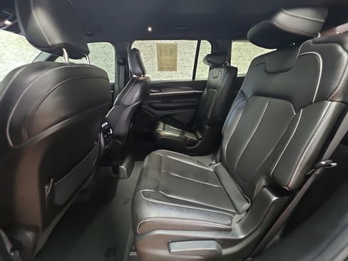 Used 2024 Jeep Grand Cherokee L Limited AWD/4WD image 14