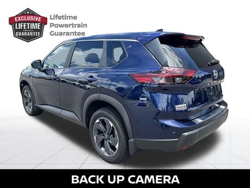 Certified 2025 Nissan Rogue SV FWD image 4