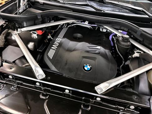 Used 2025 BMW X7 xDrive40i w/ M Sport Package AWD/4WD image 34