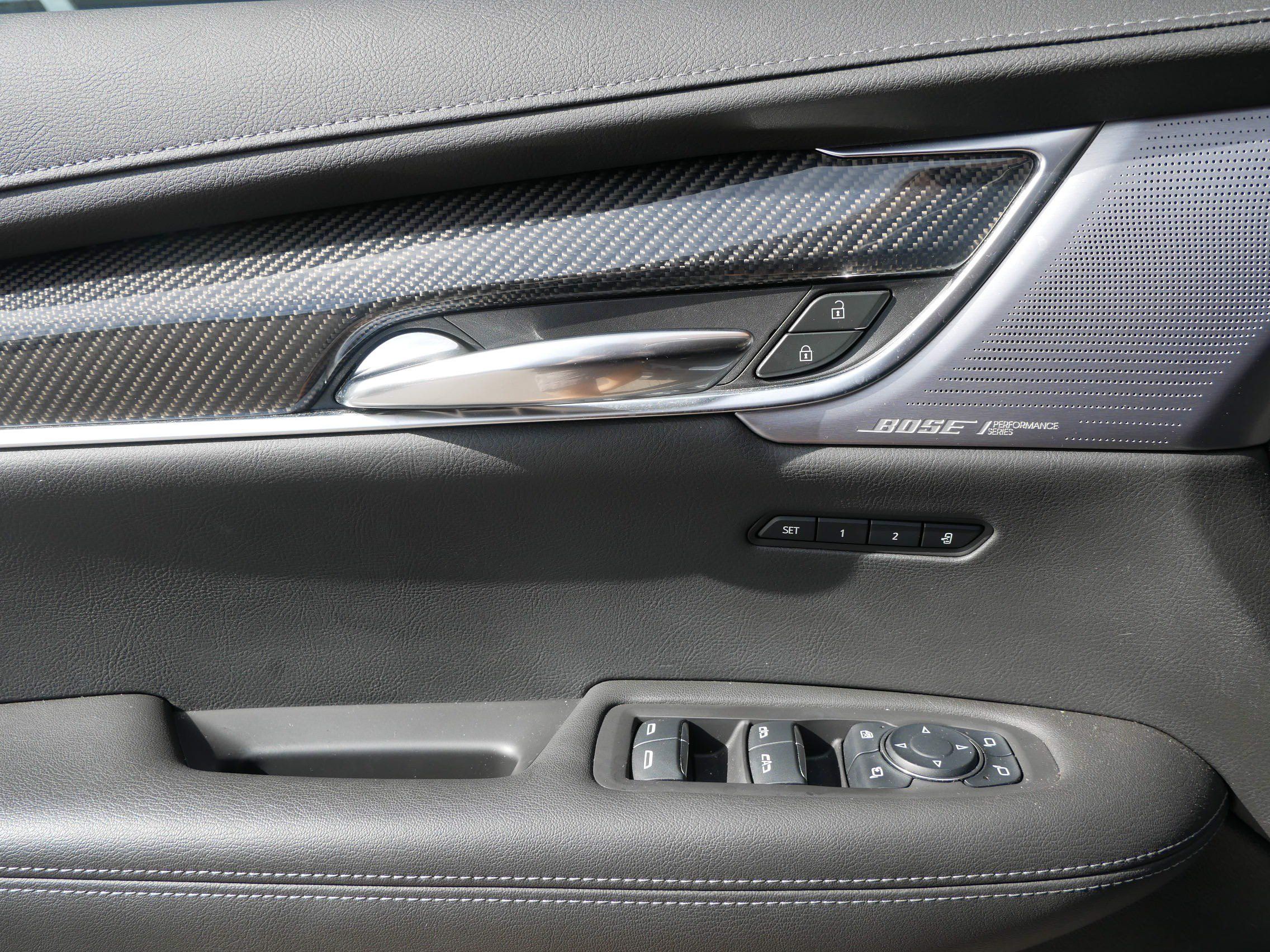 Used 2024 Cadillac XT6 Sport w/ LPO, ONYX Package AWD/4WD image 9