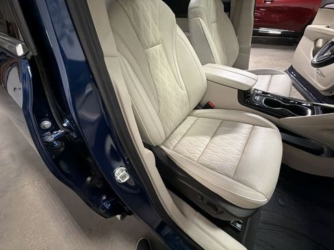 Used 2023 Buick Envision Avenir image 28