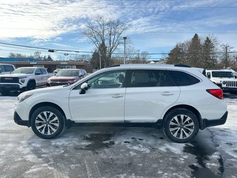 Used 2019 Subaru Outback 2.5i Touring image 10