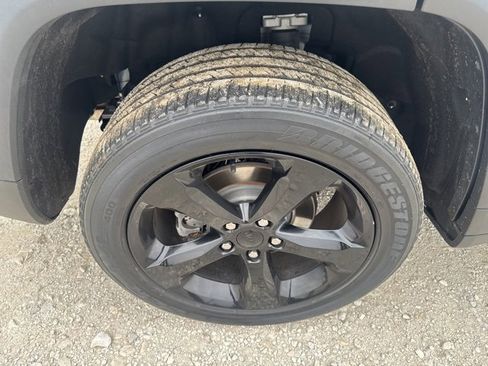 Used 2022 Jeep Grand Cherokee Altitude image 23