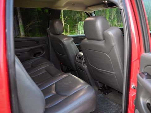 Used 2006 GMC Sierra 2500 SLT w/ Heavy-Duty Power Package AWD/4WD image 70