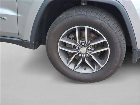 Used 2018 Jeep Grand Cherokee Limited AWD/4WD image 9
