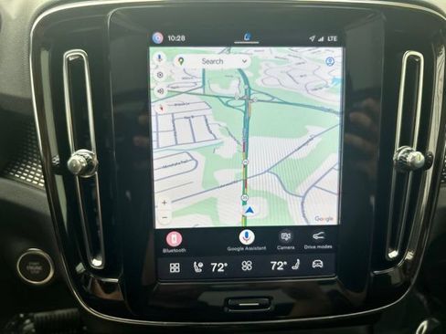 Certified 2025 Volvo XC40 B5 Plus AWD/4WD image 23