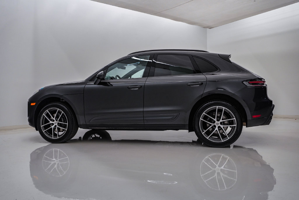 Certified 2026 Porsche Macan AWD/4WD image 2